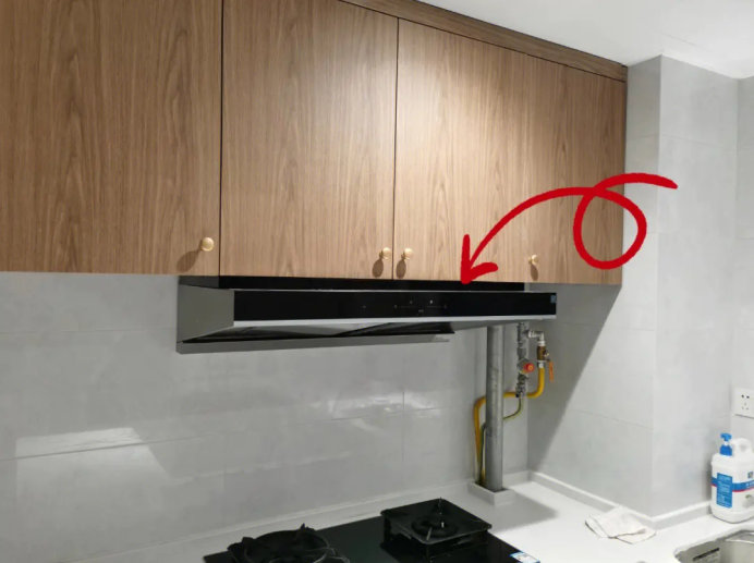 南京厨房装修，烟机和吊柜之间有缝隙，怎么处理？